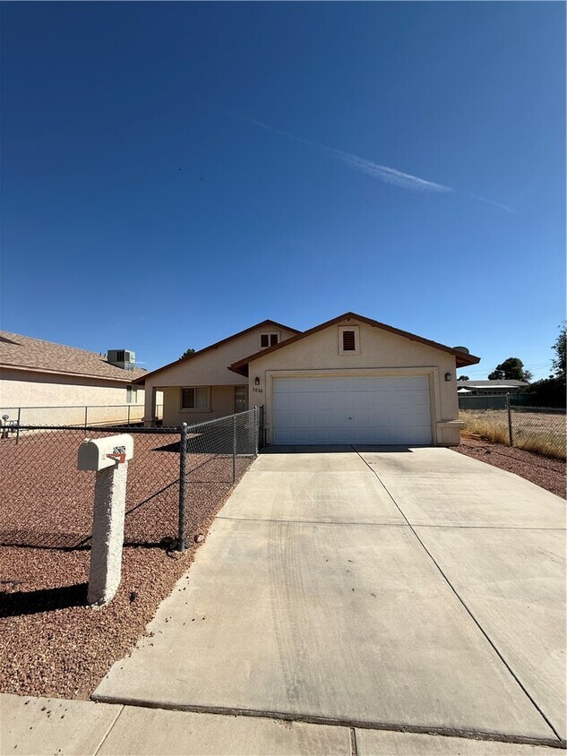 Foto principal - 2636 Chambers Ave
