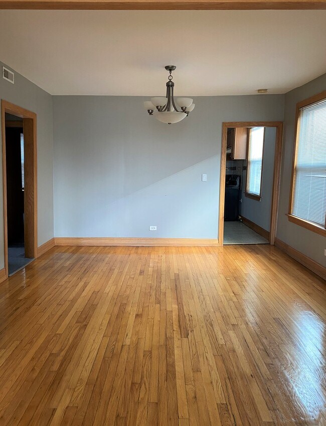 Foto del edificio - 7941 S Clyde Ave