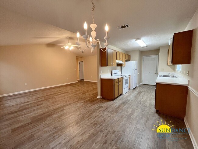 Building Photo - Gorgeous 3 Bedroom Home in Niceville!