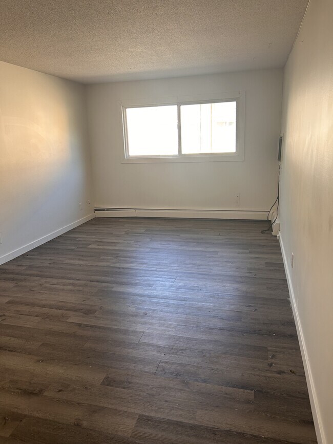 Photo du bâtiment - 727 5th Ave N