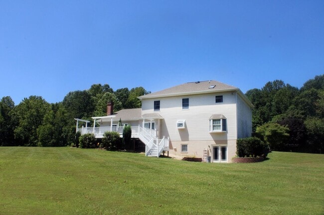 Building Photo - 8843 Stratford Ct