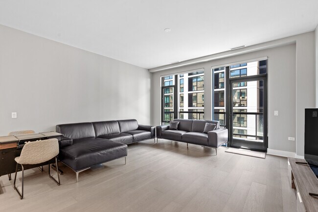 Foto del edificio - 1701 W Webster Ave