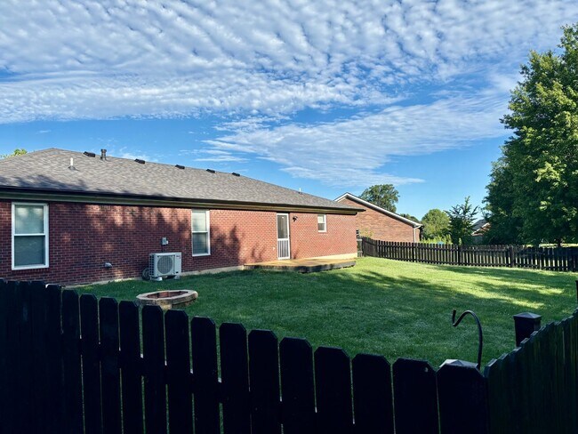 Foto del edificio - 3 bedroom 2 bath house for rent in Jeffersonville