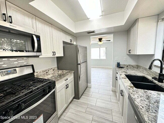 Foto del edificio - Titusville Townhouse