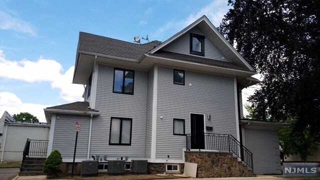 Primary Photo - 150 Franklin Ave