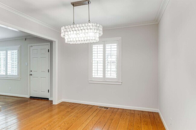 Building Photo - 4 br, 2.5 bath House - 413 Poinsettia Avenue