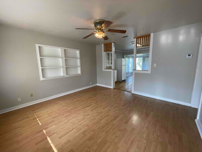 Foto del edificio - 546 N Ave D