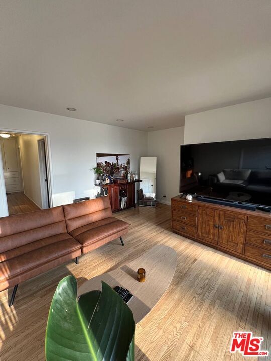 Building Photo - 3005 Ocean Front Walk
