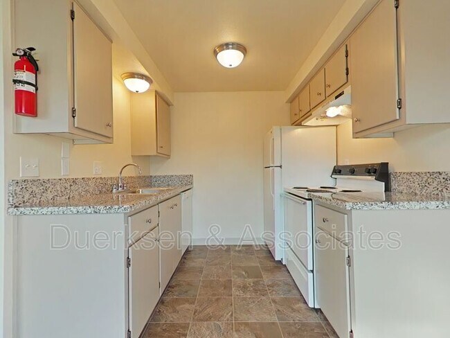 Building Photo - 355 SE Lilly