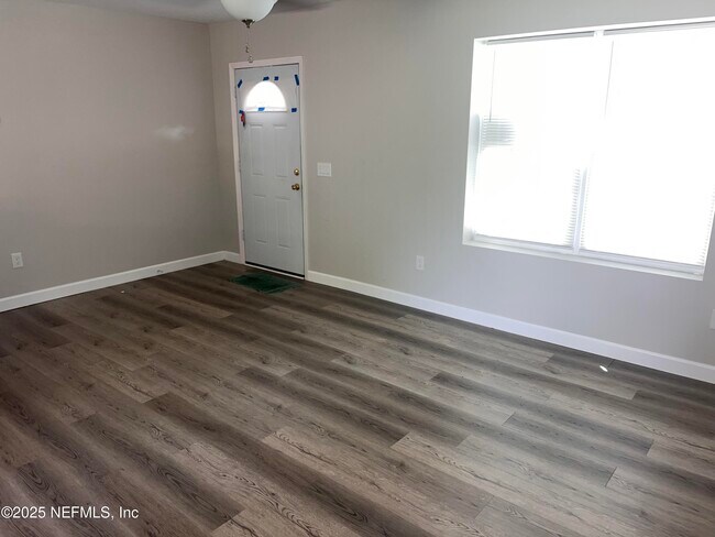 Foto del edificio - 2129 Kingswood Rd