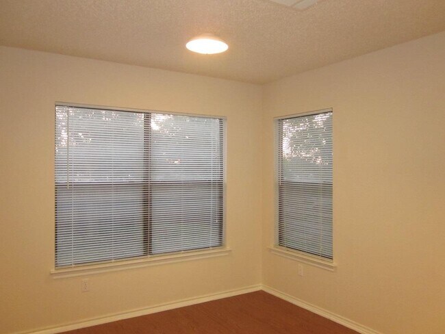 Building Photo - 1102 Comfort St