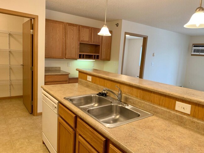 Building Photo - 2 Bedroom 2 Bath - South Fargo
