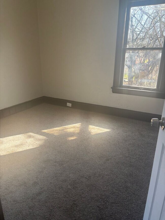 Foto del edificio - 2935 E 112th St