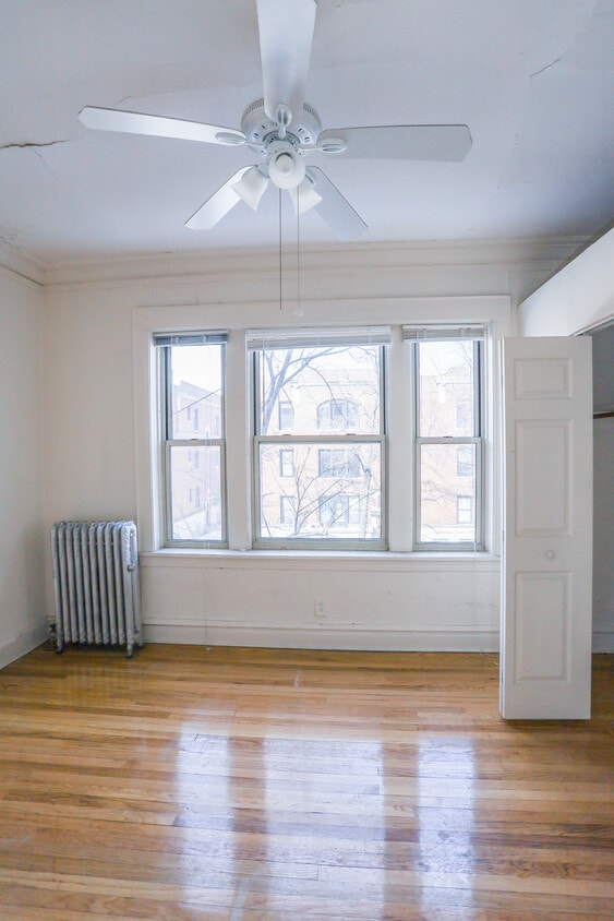 Primary Photo - 1205 W Waveland Ave