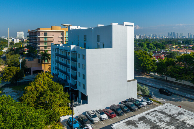 1710 SW 27th Ave - Roami at Grove27
