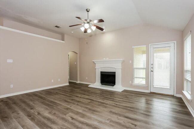 Building Photo - 129 Oriole Dr