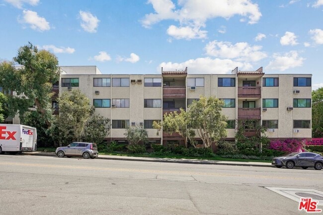 Building Photo - 530 S Barrington Ave