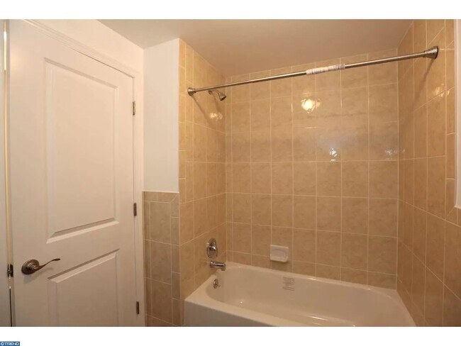 Building Photo - 713 W Girard Ave