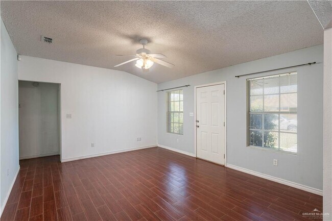 Building Photo - 17 Roundup Cir