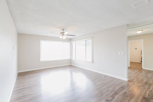 Foto del edificio - 4014 E Apollo Rd