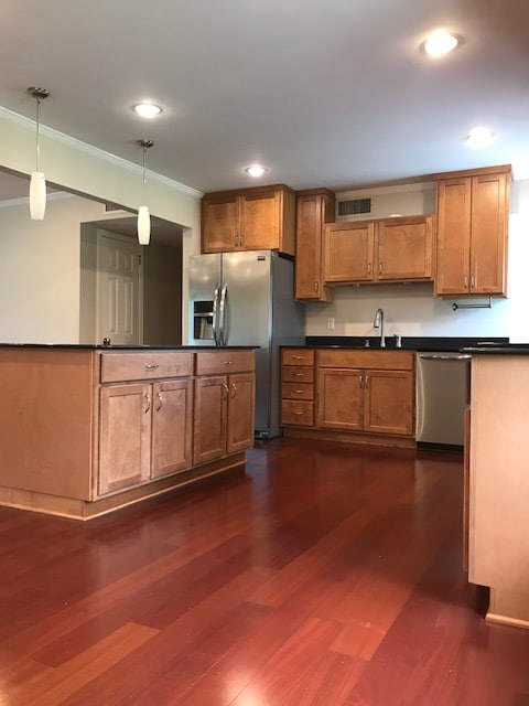 Building Photo - 302 Newcastle Dr