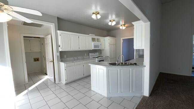 Foto del edificio - Well-maintained 3-bedroom, 2-bath home in ...