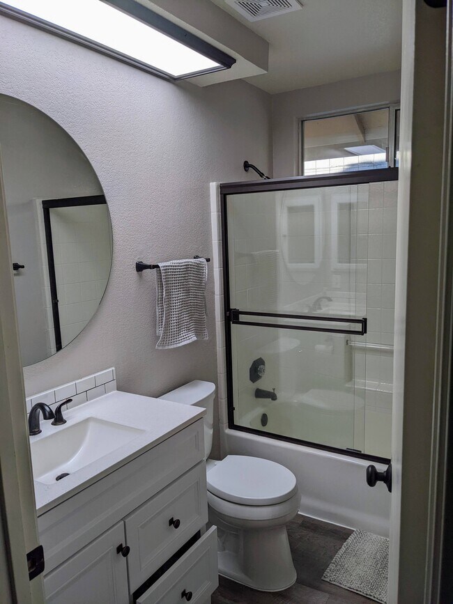 Foto del edificio - 4204 Timothy Ln