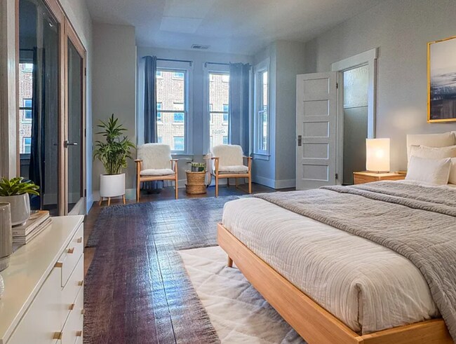 Building Photo - Large classic Mission top floor flat w/ori...
