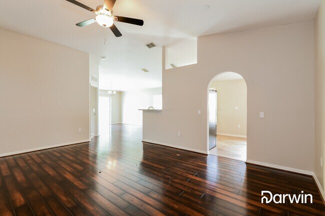 Foto del edificio - 420 Barlyn Ave