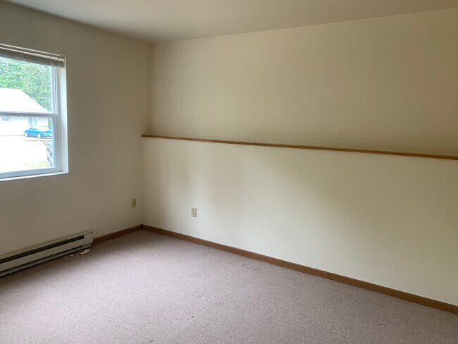 Building Photo - 327 3rd St W