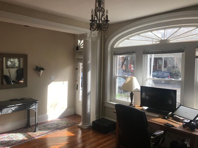 Foto del edificio - 3001 Jarvis Woods Ct