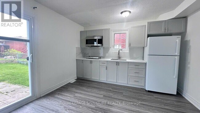 Photo du bâtiment - 3137 Sunnyhill Dr