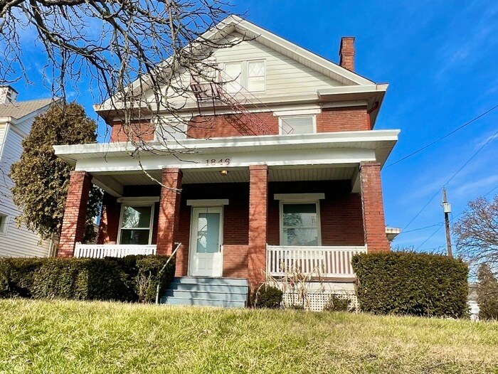 Primary Photo - 1846 Hopkins Ave
