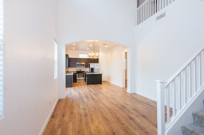 Building Photo - 1367 S Country Club Dr