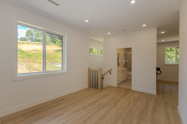 Building Photo - 34165 Hartman Ave
