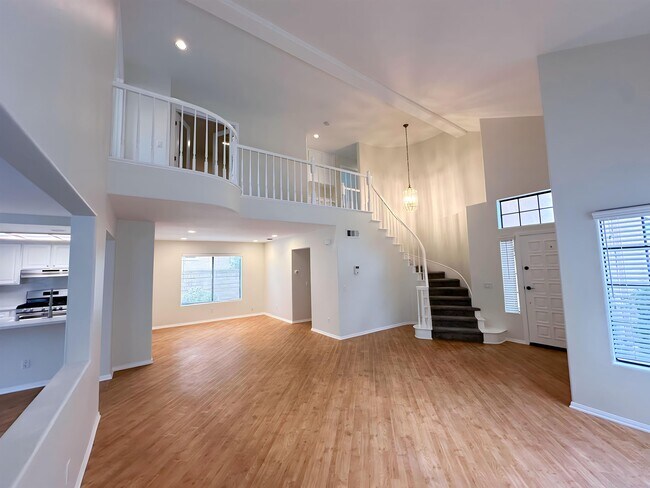 Foto del edificio - 469 Savona Way