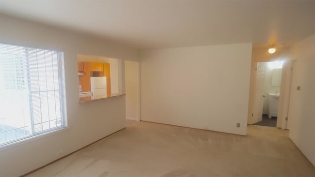 Building Photo - 124 Locksley Ave