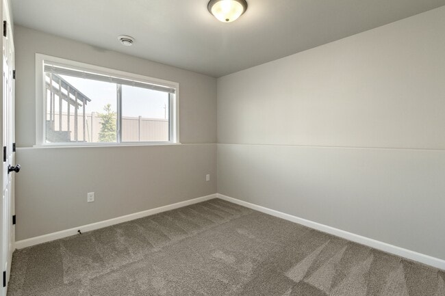 Building Photo - 773 United Dr