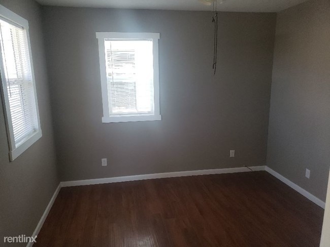 Building Photo - 3 br, 1 bath Apartment - 1308 51st Ave