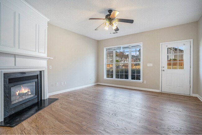 Foto del edificio - 2894 Regent Walk Dr