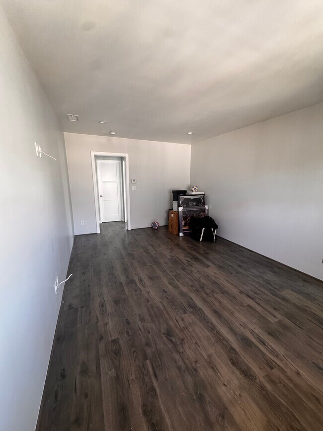 Foto del edificio - 639 W 4th St