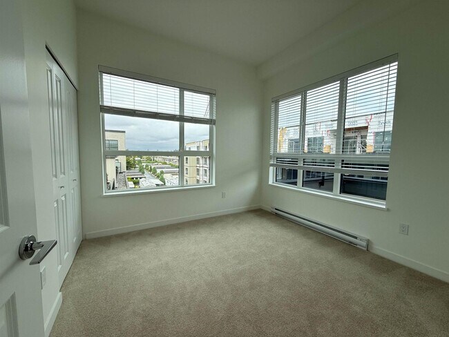 Building Photo - 15733-15785 85 Ave
