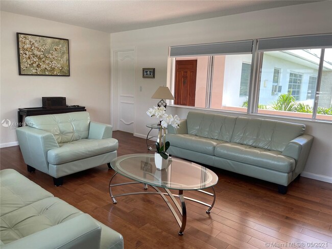 Building Photo - 10170 Collins Ave