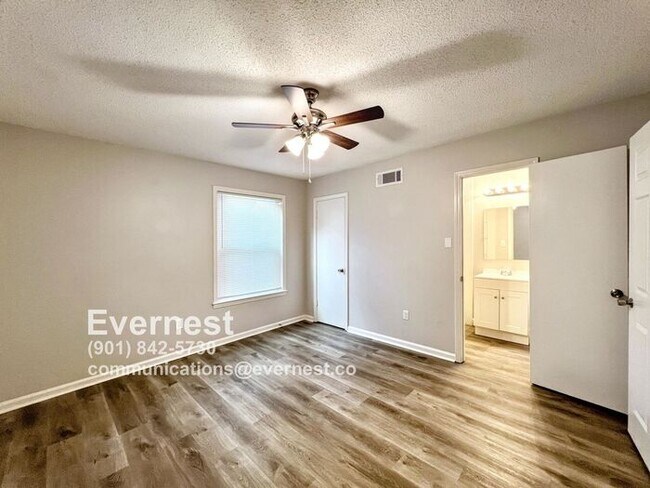 Foto del edificio - 7294 Wendell Cove