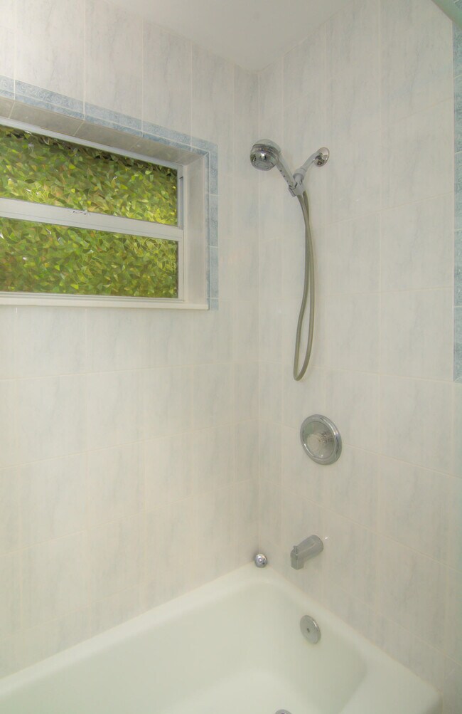 Building Photo - 751 Ocean Dr