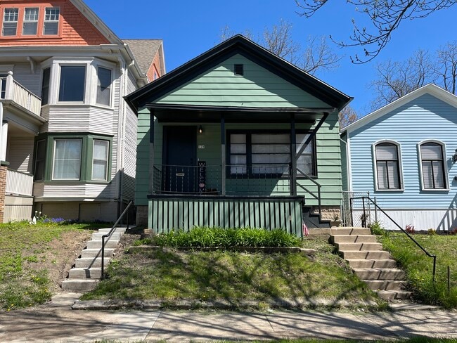 Building Photo - 128 E Lloyd St