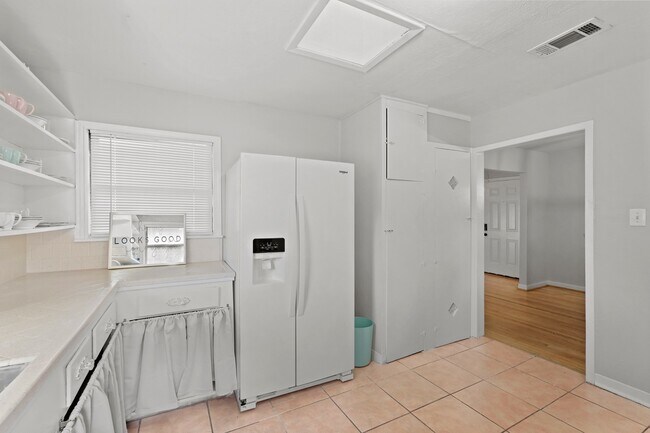 Building Photo - 7357 Brace St