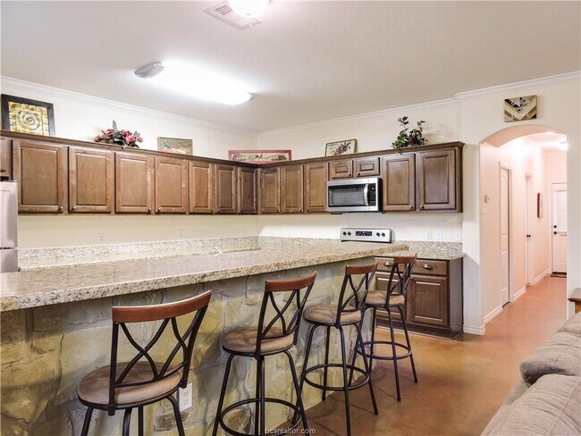 Building Photo - 2902 Old Ironsides Dr