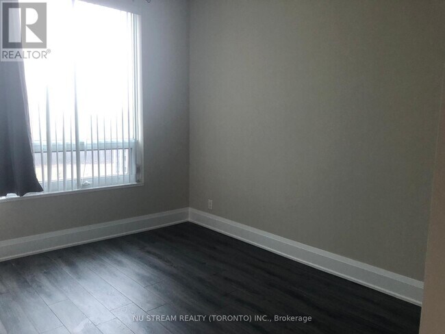 Photo du bâtiment - 8228-8228 Birchmount Rd