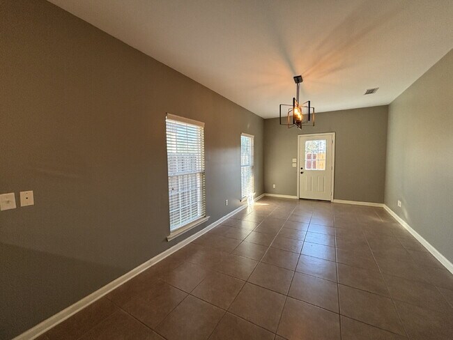 Foto del edificio - 241 Veritas Dr